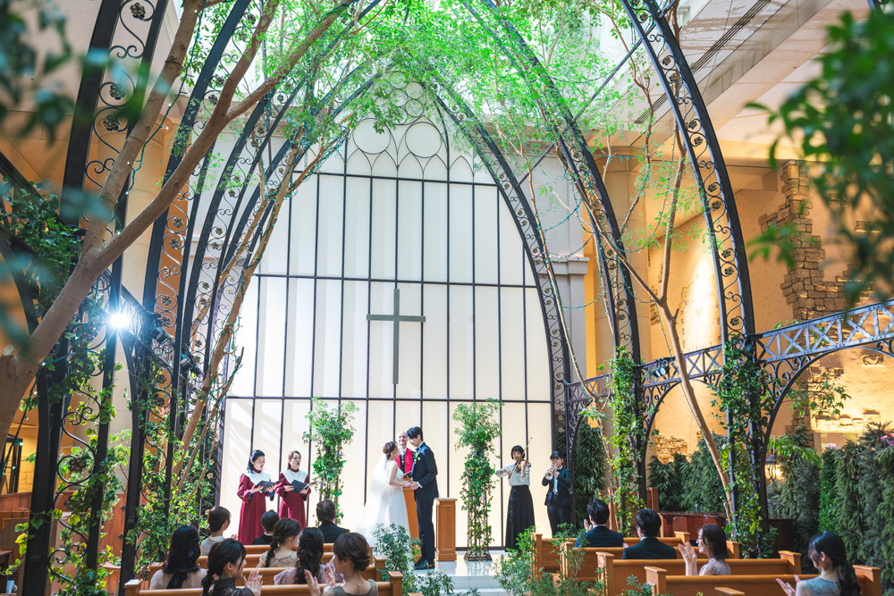 ホテル開業30周年記念★

大切な一日を彩る10大特典が付いた
特別なウェディングプランをご用意いたしました。